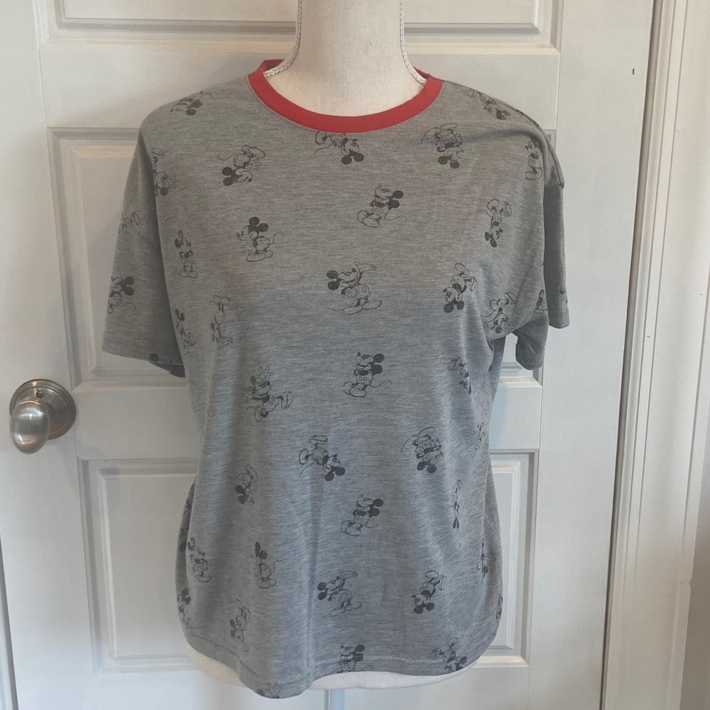 🌻 3 for $20 🌻 - Disney Mickey T-Shirt